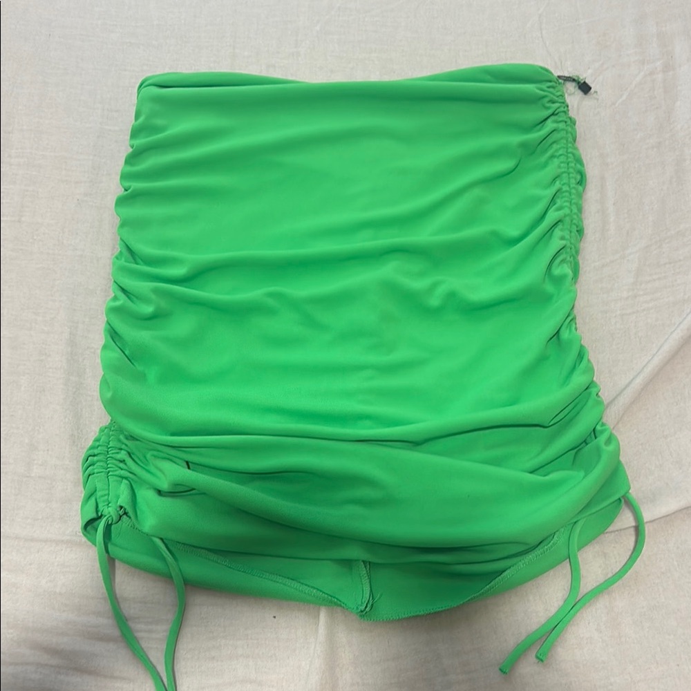 Zara mini/ knee length stretch medium skirt